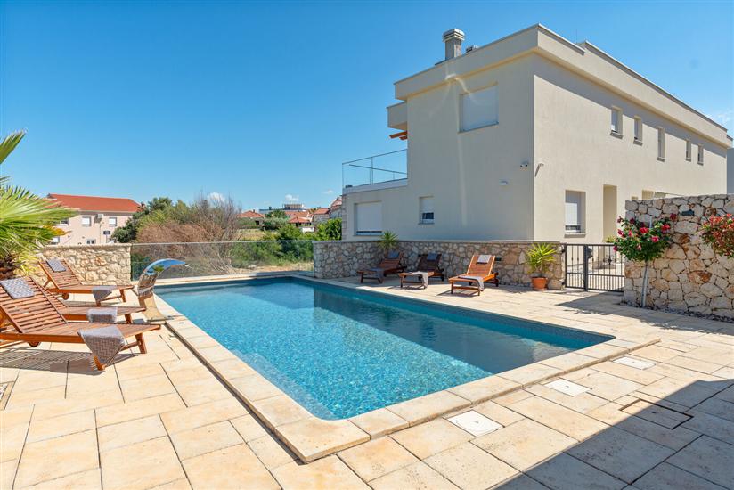 Apartments Antonija and Robert