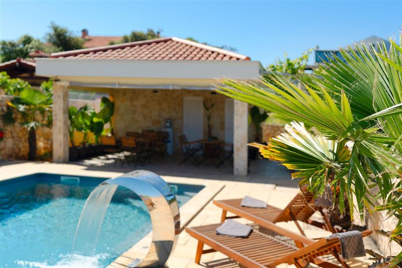 Apartments Antonija and Robert