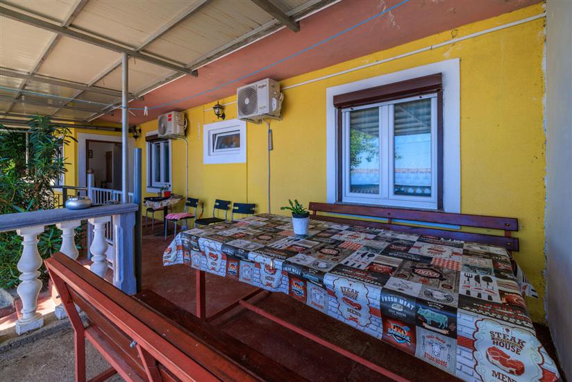 Apartment A1, for 5 persons