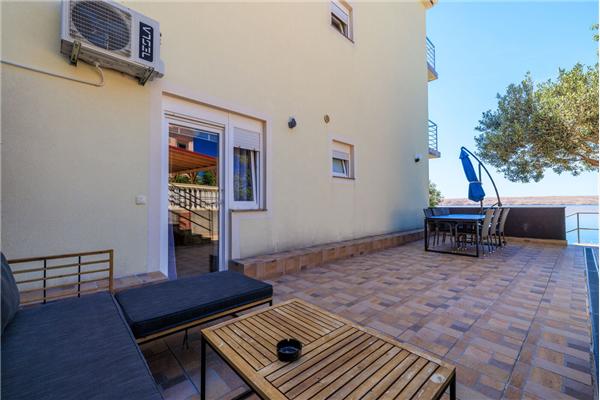 Apartment A2, for 6 persons