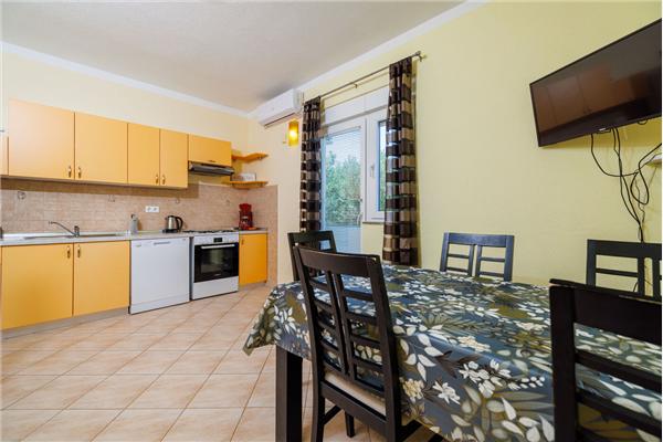 Apartment A2, for 6 persons