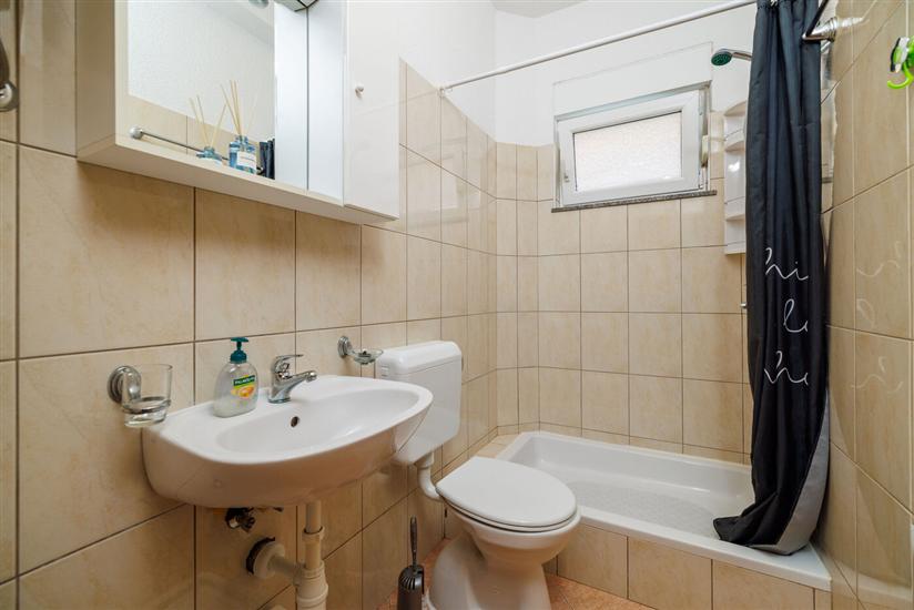 Apartment A2, for 6 persons