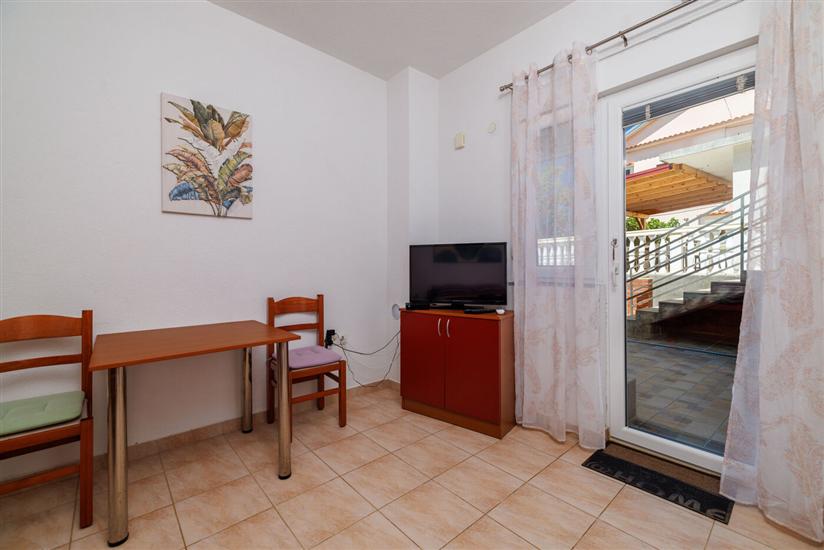 Apartment A2, for 6 persons