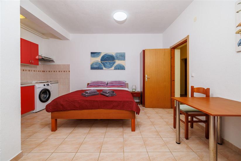 Apartment A2, for 6 persons