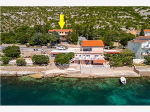 Apartment Irmica Lukovo Sugarje, Size 60.00 m2, Airline distance to the sea 30 m