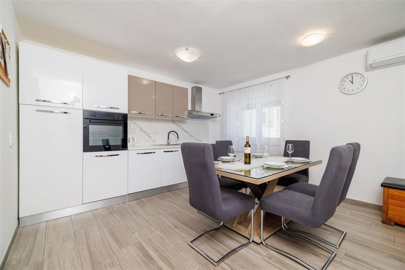 Apartment A1, for 5 persons