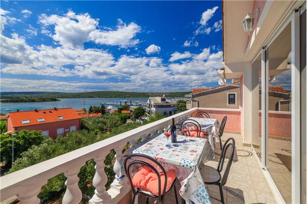 Apartment A2, for 6 persons