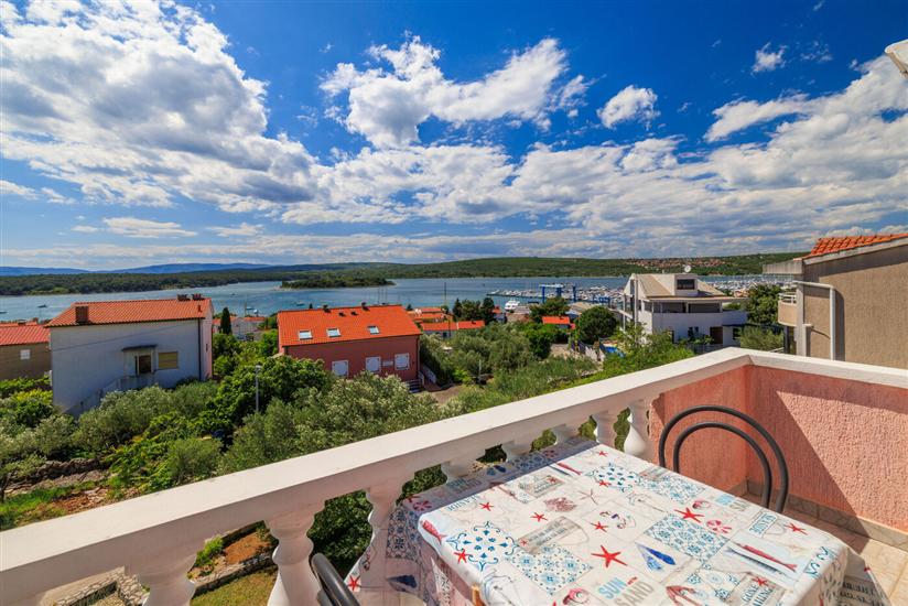 Apartment A2, for 6 persons