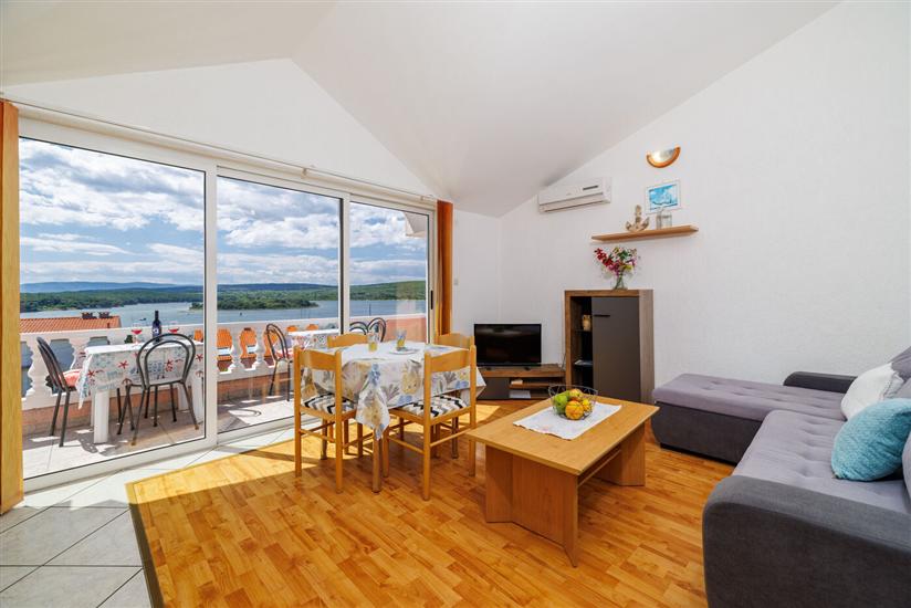 Apartment A2, for 6 persons