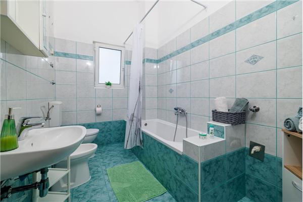 Apartment A2, for 6 persons