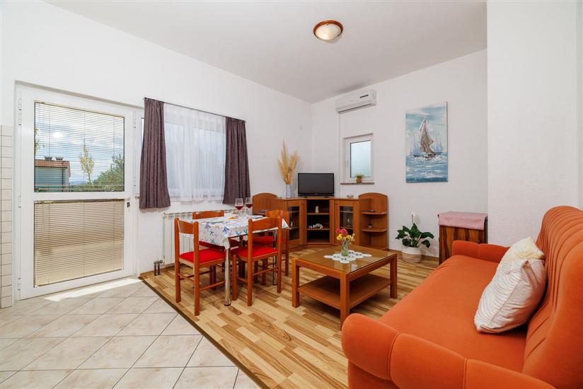 Apartment A4, for 6 persons