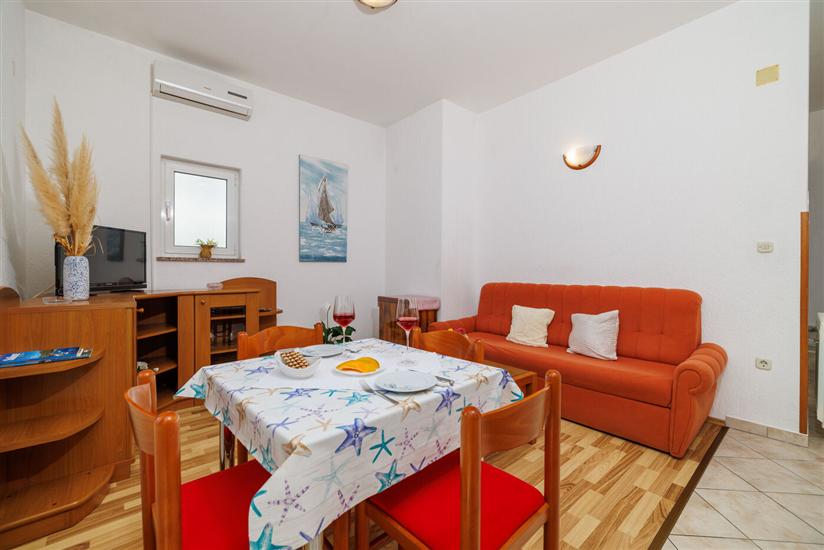 Apartment A4, for 6 persons