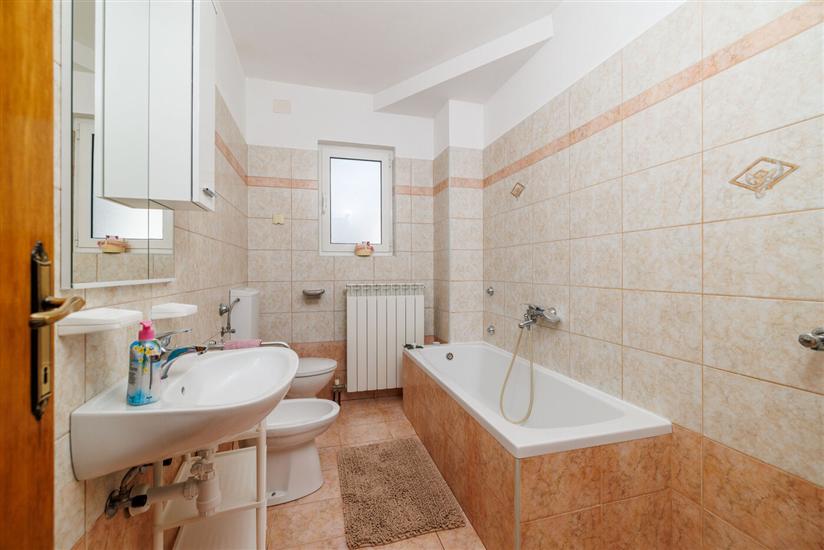 Apartment A4, for 6 persons