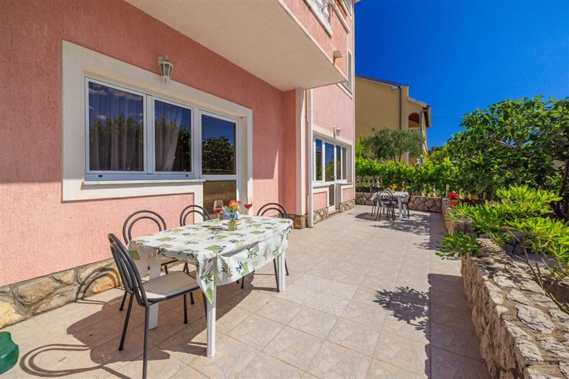 Apartment A4, for 6 persons