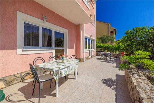 Apartment A4, for 6 persons