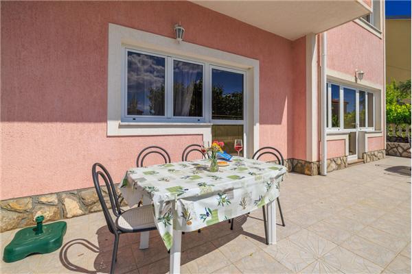 Apartment A4, for 6 persons