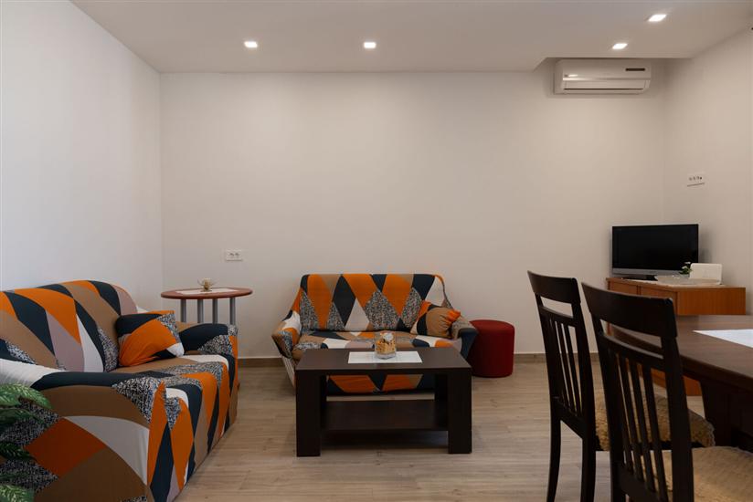Apartment A1, for 5 persons