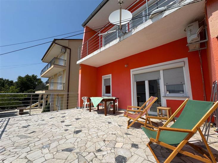 Apartment A1, for 5 persons