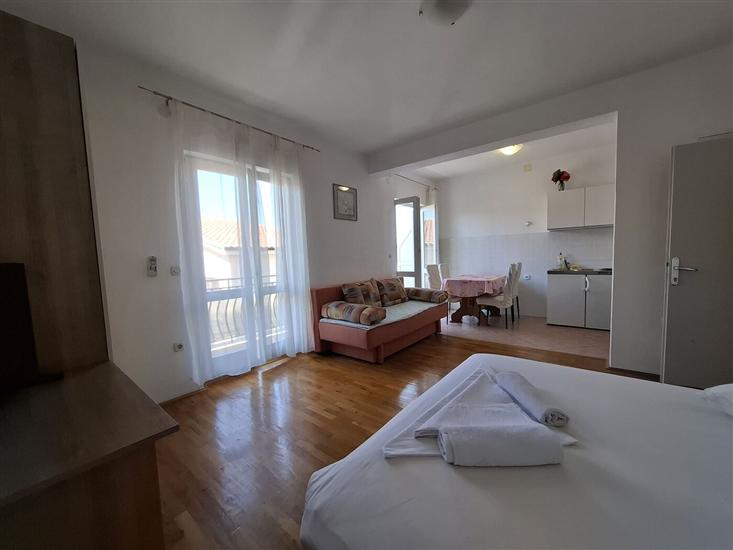 Apartment A4, for 3 persons