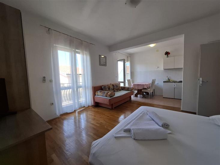 Apartment A4, for 3 persons