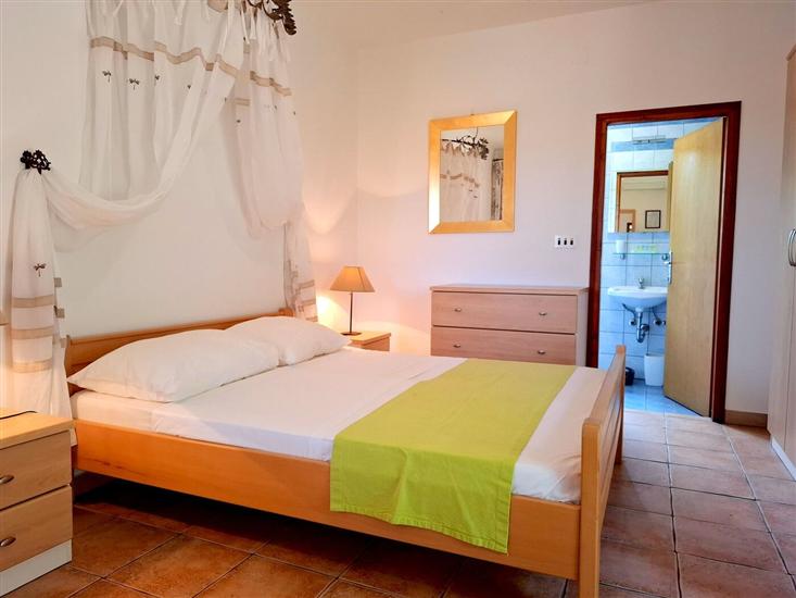 Room S1, for 2 persons