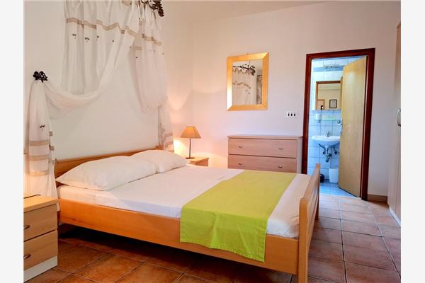 Room S1, for 2 persons