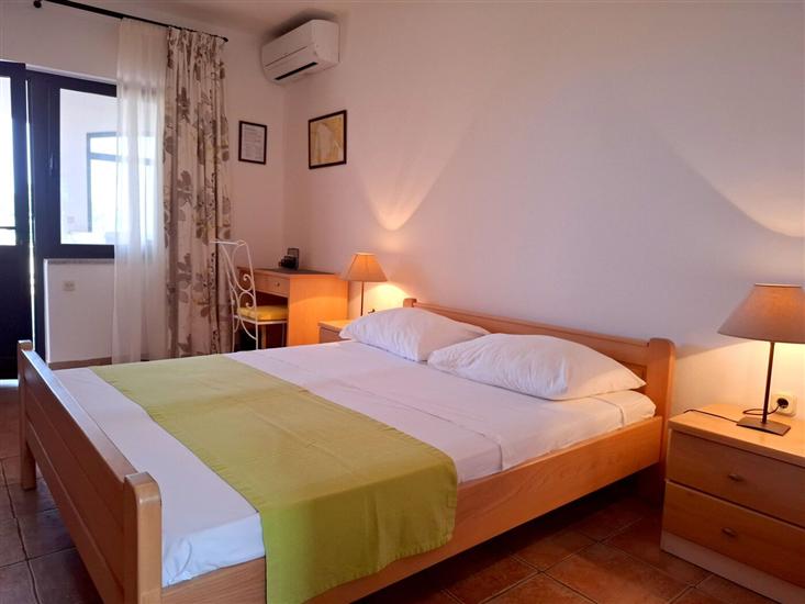 Room S2, for 2 persons