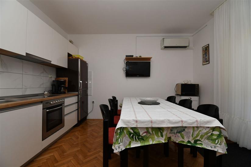 Apartment A2, for 10 persons