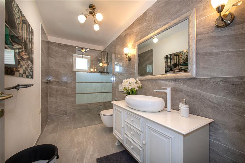 House K1, for 8 persons