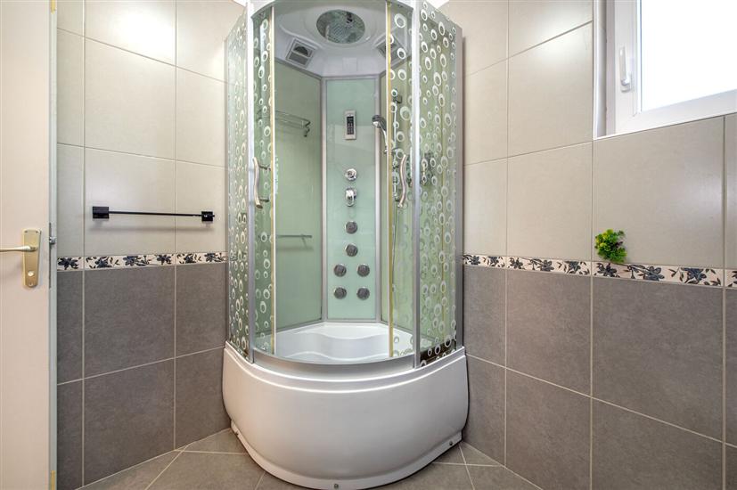 House K1, for 8 persons