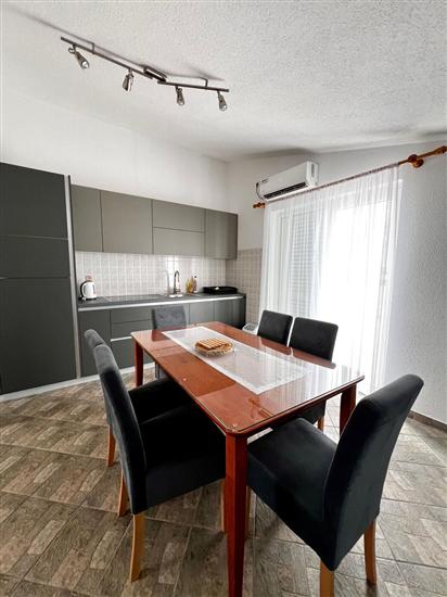 Apartment A6, for 6 persons