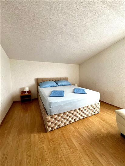 Apartment A6, for 6 persons