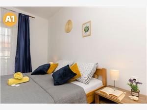 Apartments Ivana Murter - island Murter, Size 50.00 m2, Airline distance to town centre 350 m