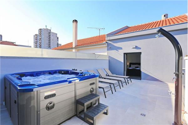 Apartment A1, for 8 persons