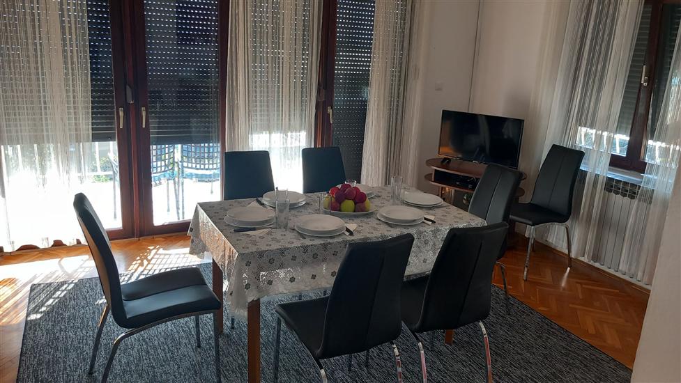 Lägenhet A2, för 7 personer