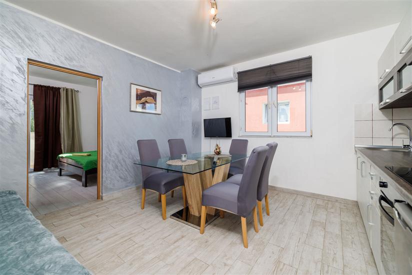 Apartment A1, for 5 persons