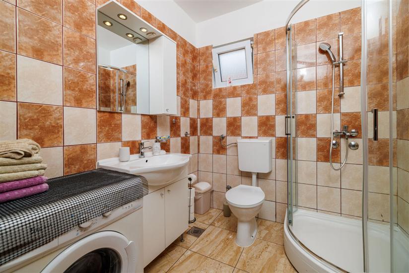 Apartment A1, for 5 persons