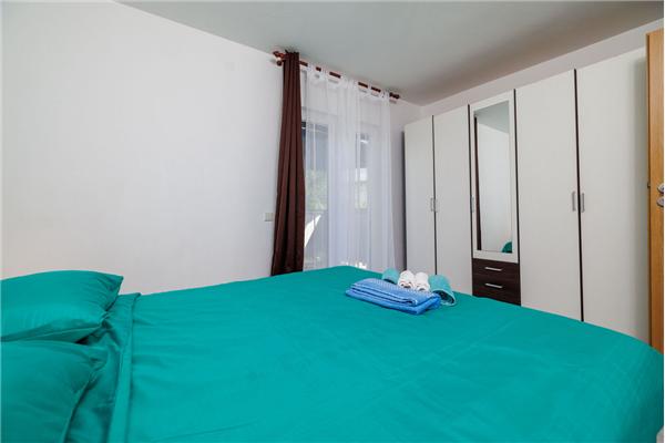 Apartment A1, for 5 persons