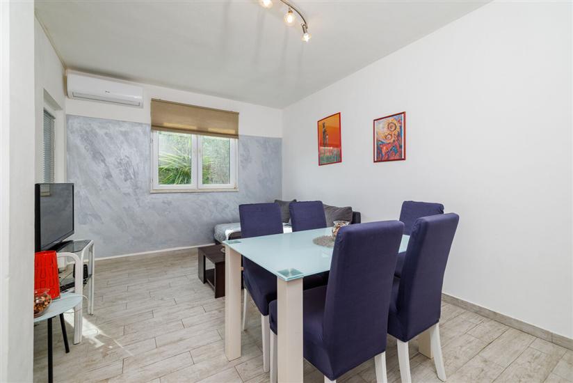 Apartment A2, for 5 persons