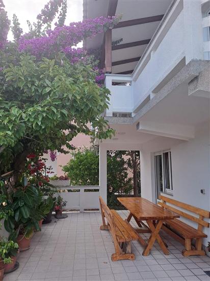 Apartment A1, for 7 persons