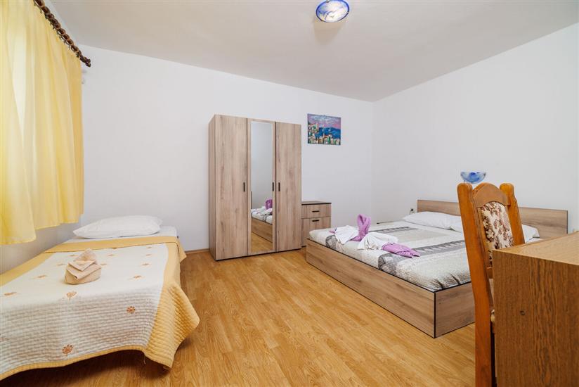 Apartment A1, for 6 persons