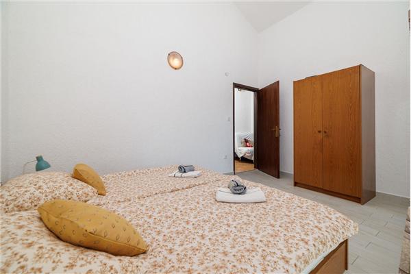 Apartment A1, for 5 persons