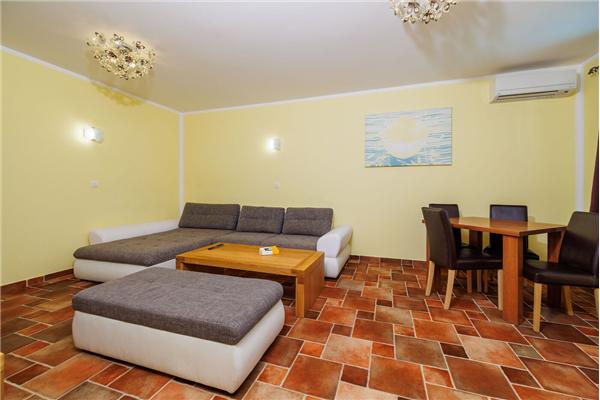 House K1, for 8 persons