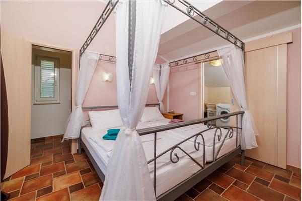 House K1, for 8 persons