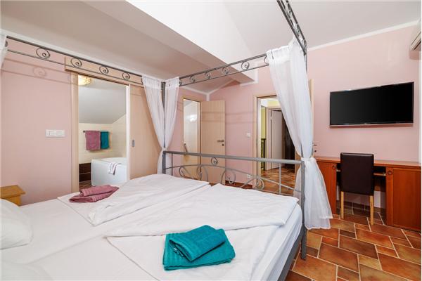 House K1, for 8 persons