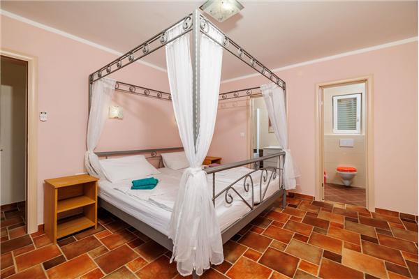 House K1, for 8 persons