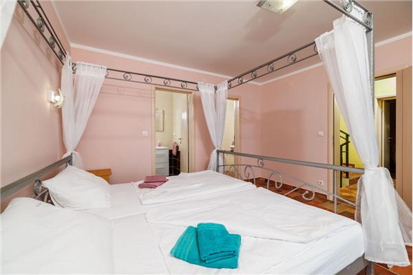 House K1, for 8 persons