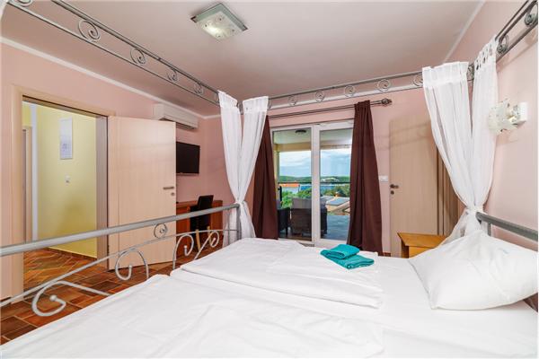 House K1, for 8 persons