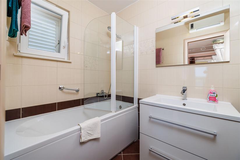 House K1, for 8 persons