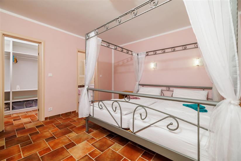 House K1, for 8 persons